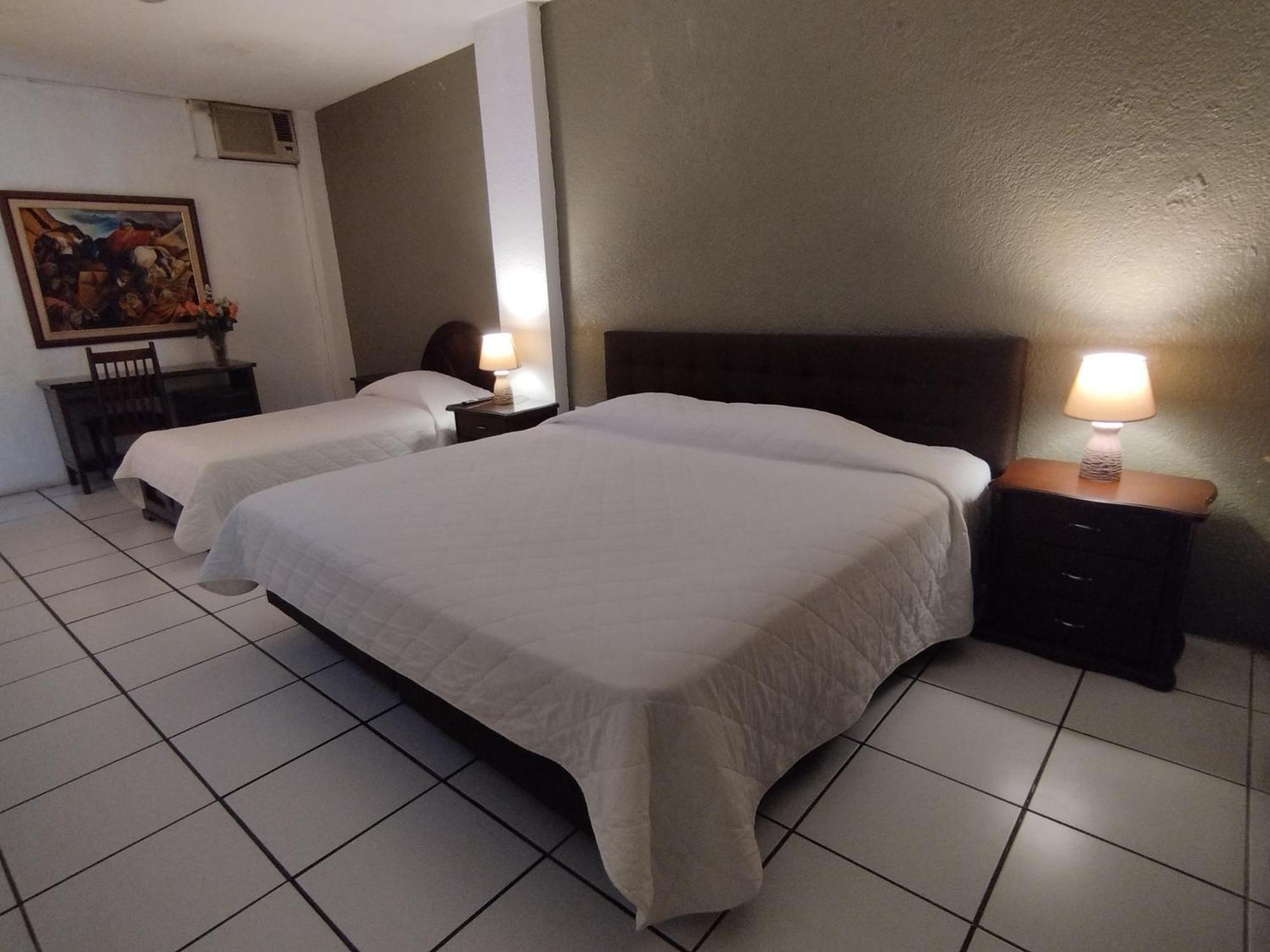 Hotel Puerta Del Sol Santo Domingo de los Colorados Eksteriør billede