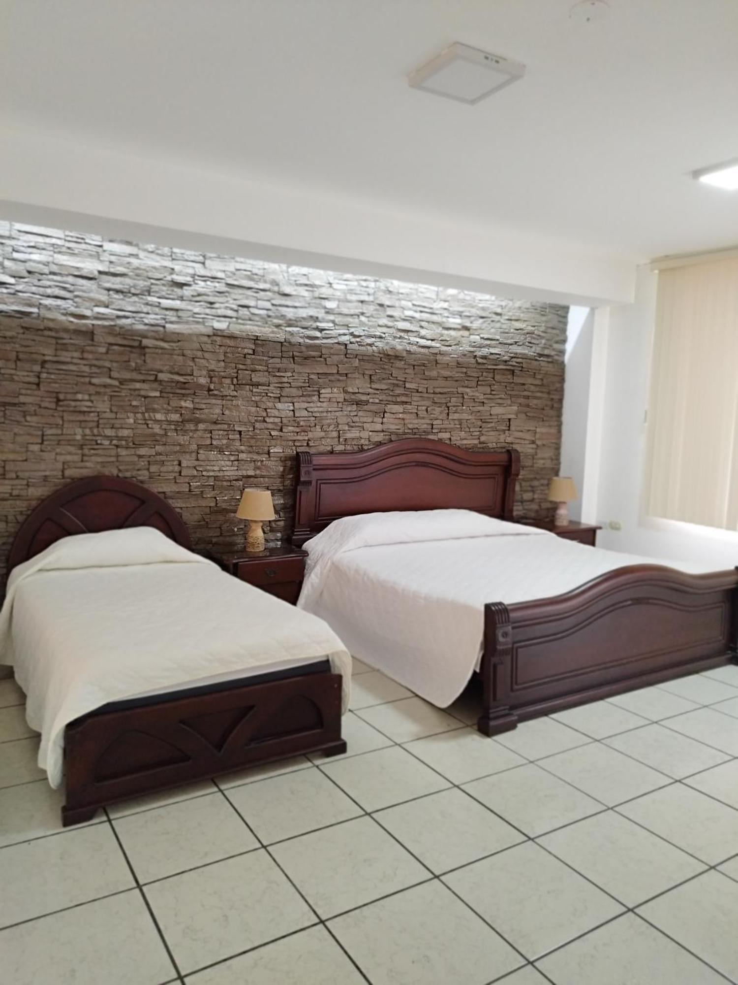 Hotel Puerta Del Sol Santo Domingo de los Colorados Eksteriør billede