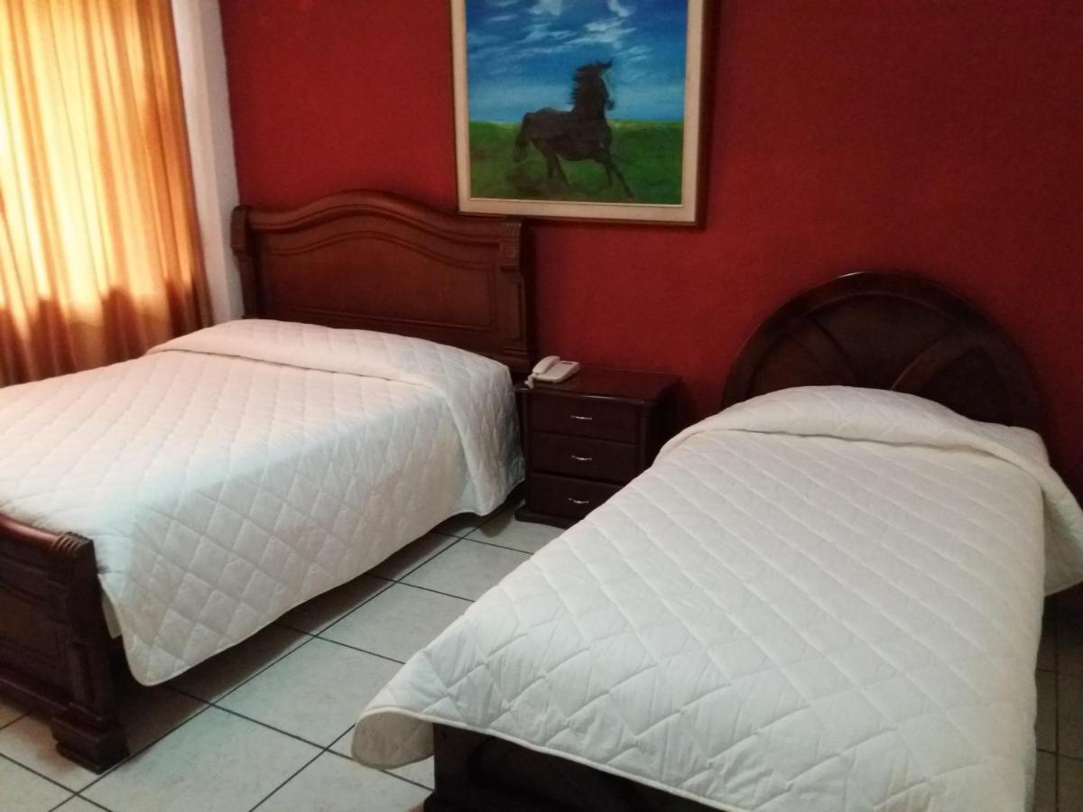 Hotel Puerta Del Sol Santo Domingo de los Colorados Eksteriør billede