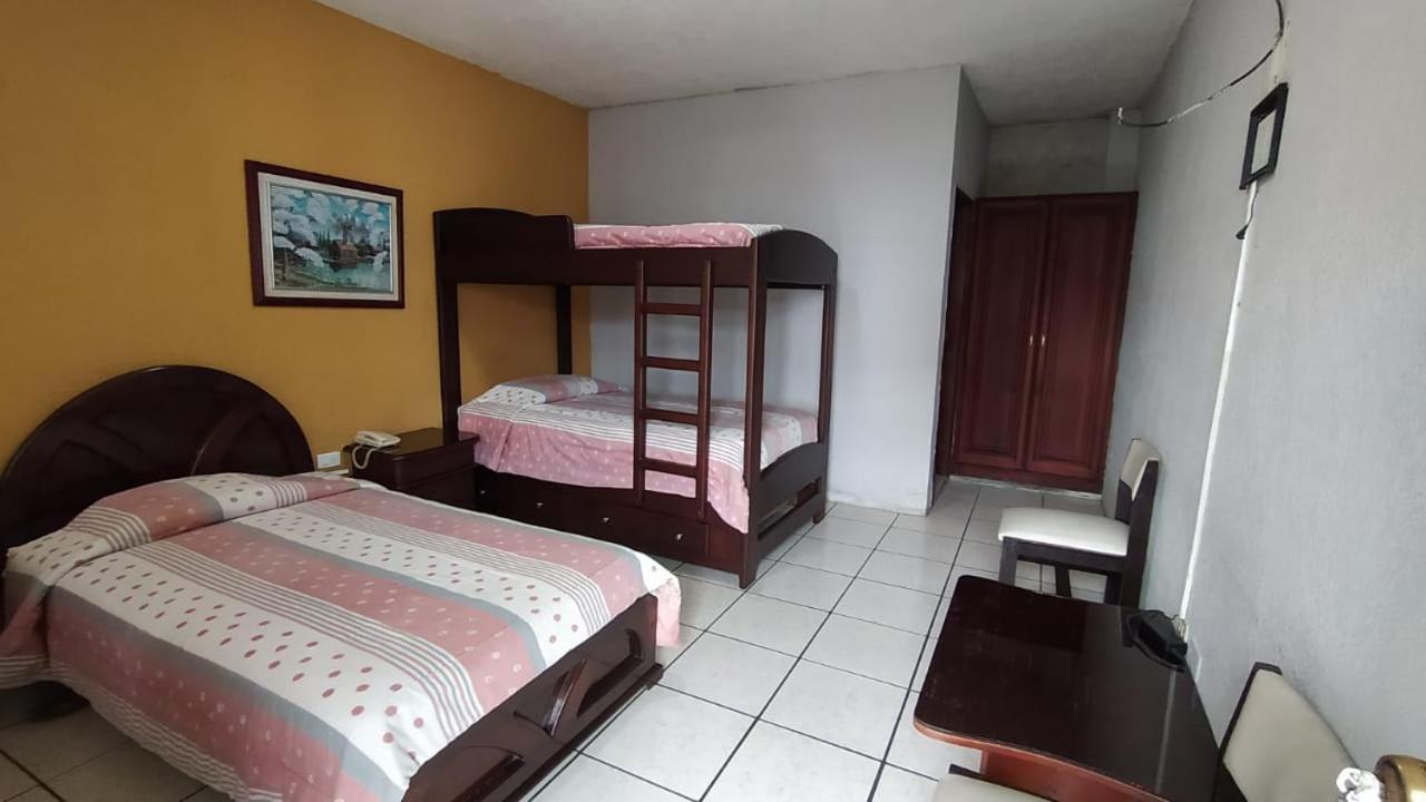 Hotel Puerta Del Sol Santo Domingo de los Colorados Eksteriør billede