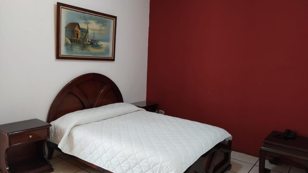 Hotel Puerta Del Sol Santo Domingo de los Colorados Eksteriør billede