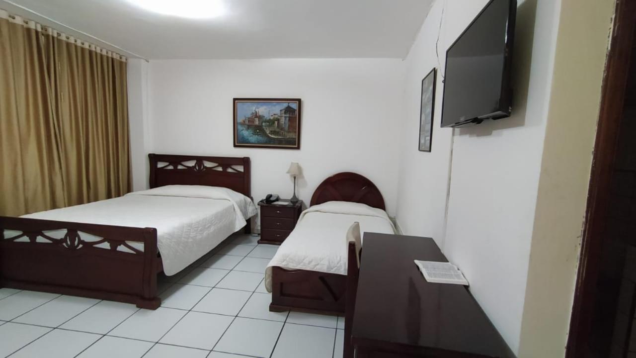 Hotel Puerta Del Sol Santo Domingo de los Colorados Eksteriør billede