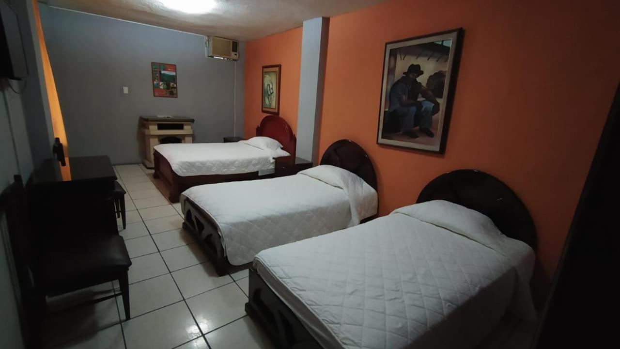 Hotel Puerta Del Sol Santo Domingo de los Colorados Eksteriør billede