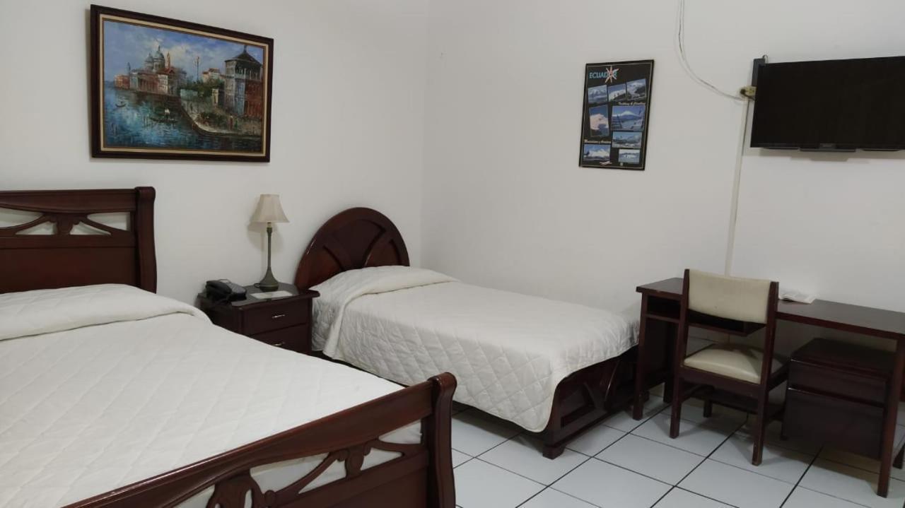 Hotel Puerta Del Sol Santo Domingo de los Colorados Eksteriør billede